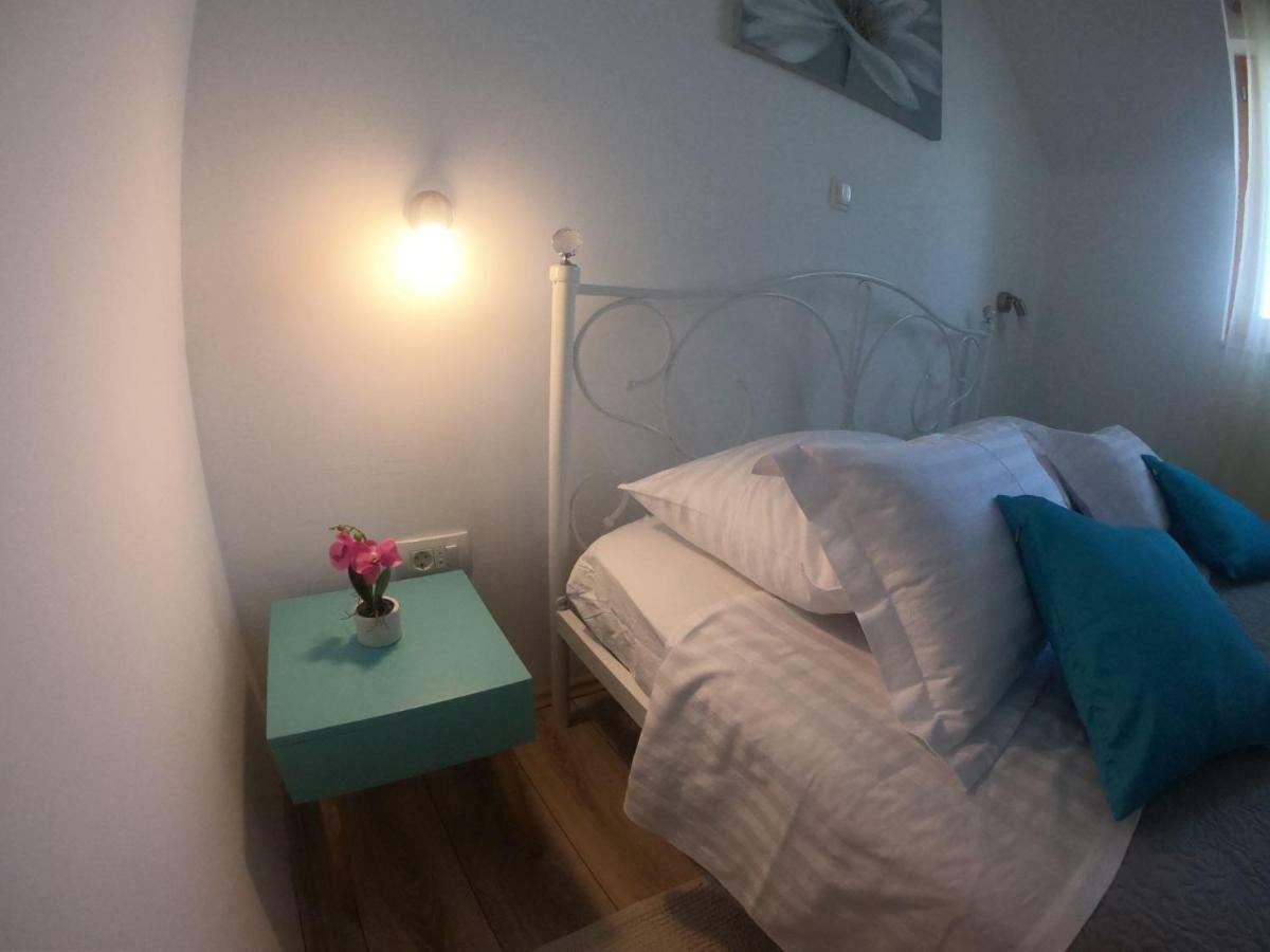 Apartment Vesna Primosten Exterior photo